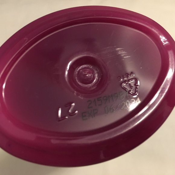 Bath & Body Works Blackberries & Basil Sanitizer - Picture 3 of 3